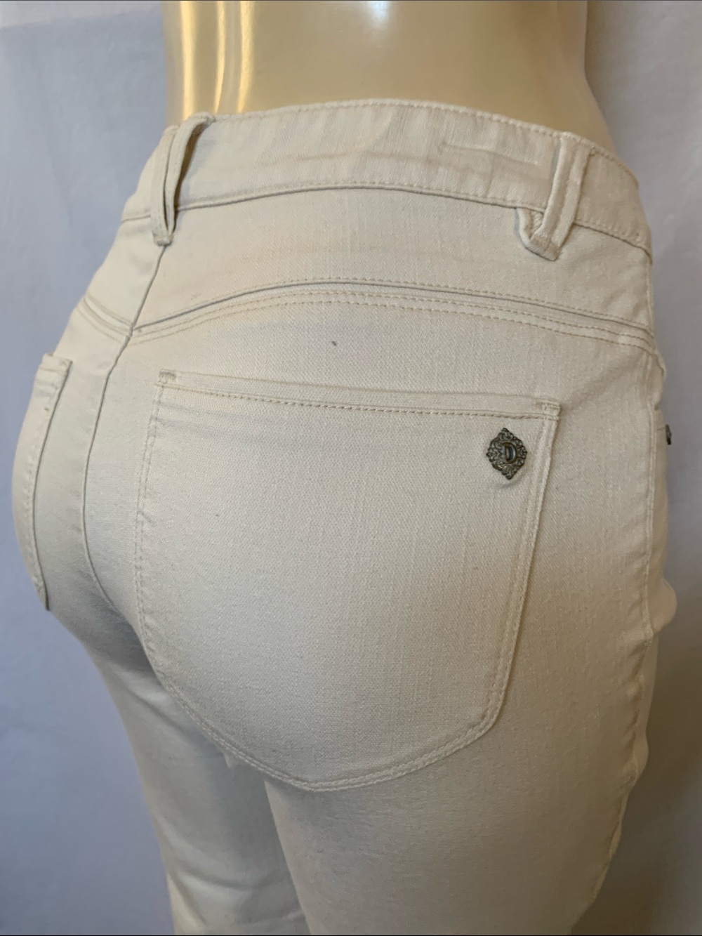 DEMOCRACY Jeans Tummy Control Size 6 Crop Kick Flare Frayed Hems Beige NWOT - Picture 3 of 10